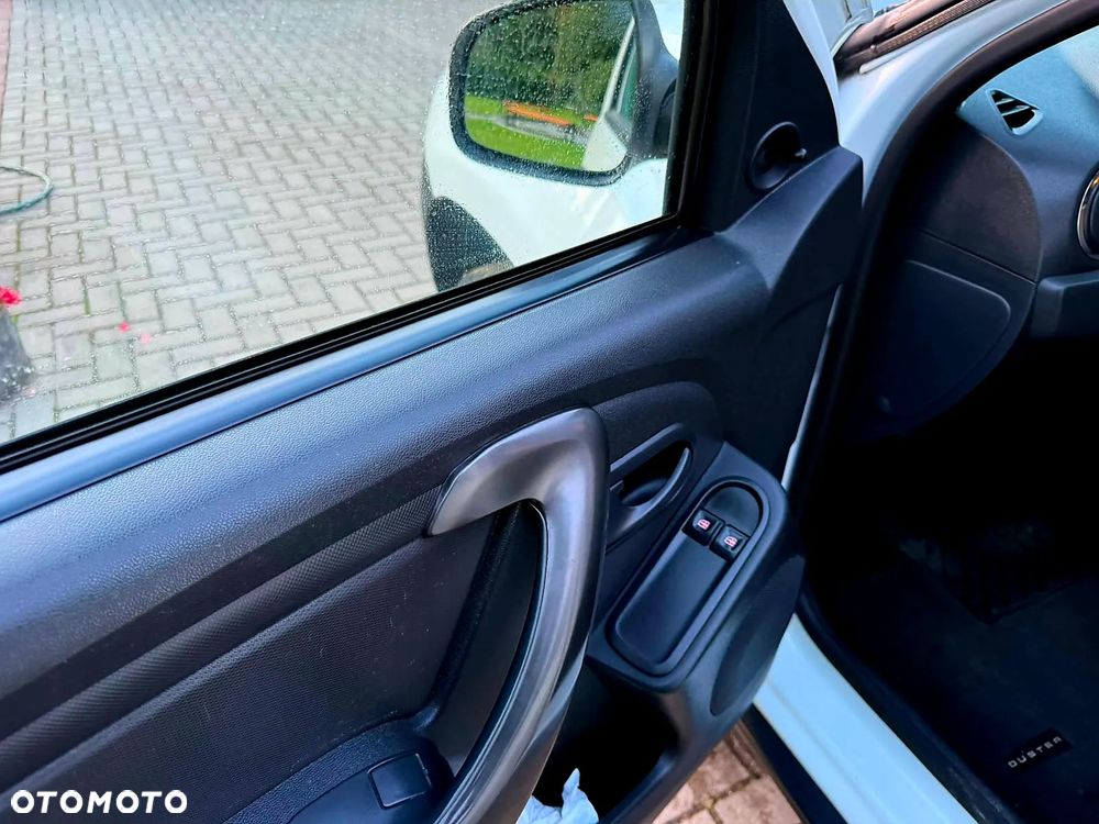 Dacia Duster 1.6 SCe Blackshadow S&S - 9