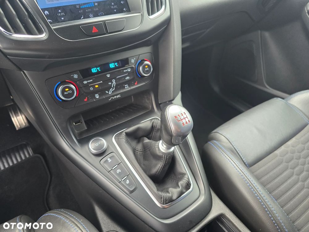 Ford Focus 2.0 EcoBoost ST mit Leder-Sport-Paket - 22