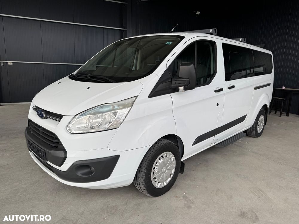 Ford Tourneo Custom - 1
