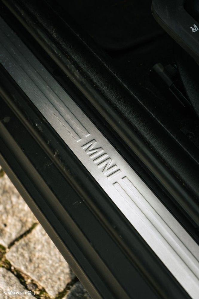MINI 3 Portas Cooper C Essential - 18
