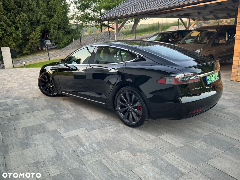 Tesla Model S - 19