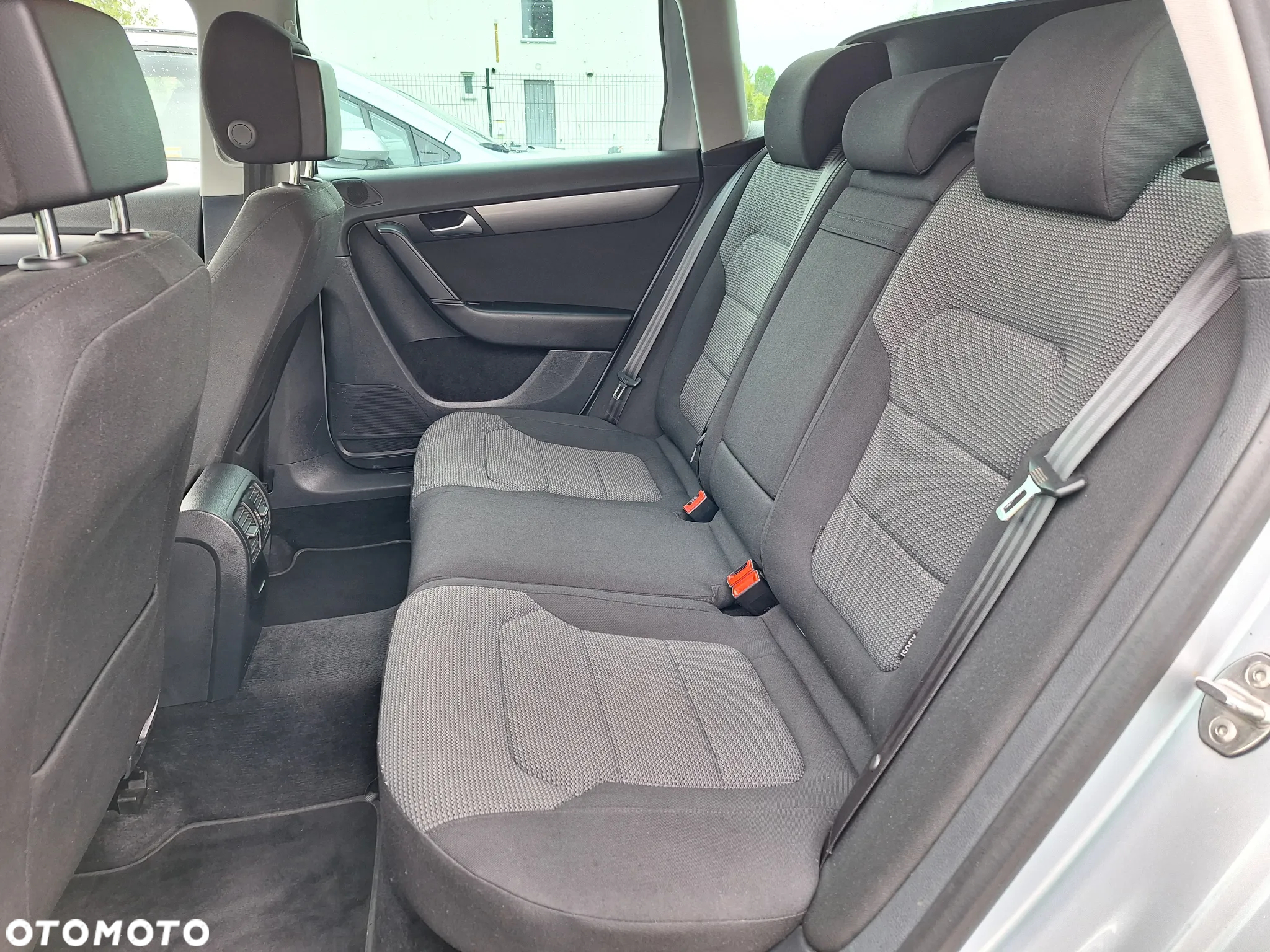 Volkswagen Passat - 12