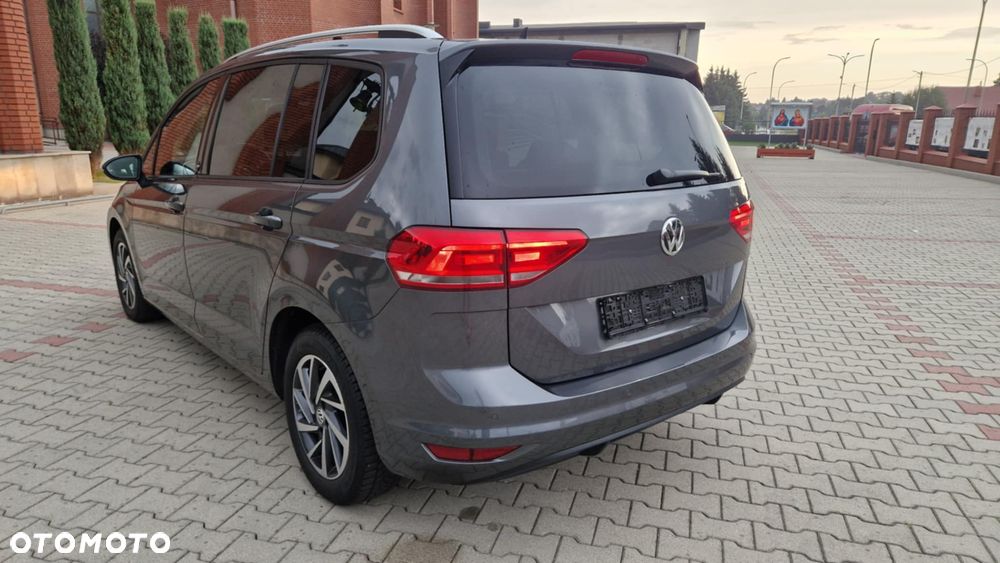 Volkswagen Touran - 4