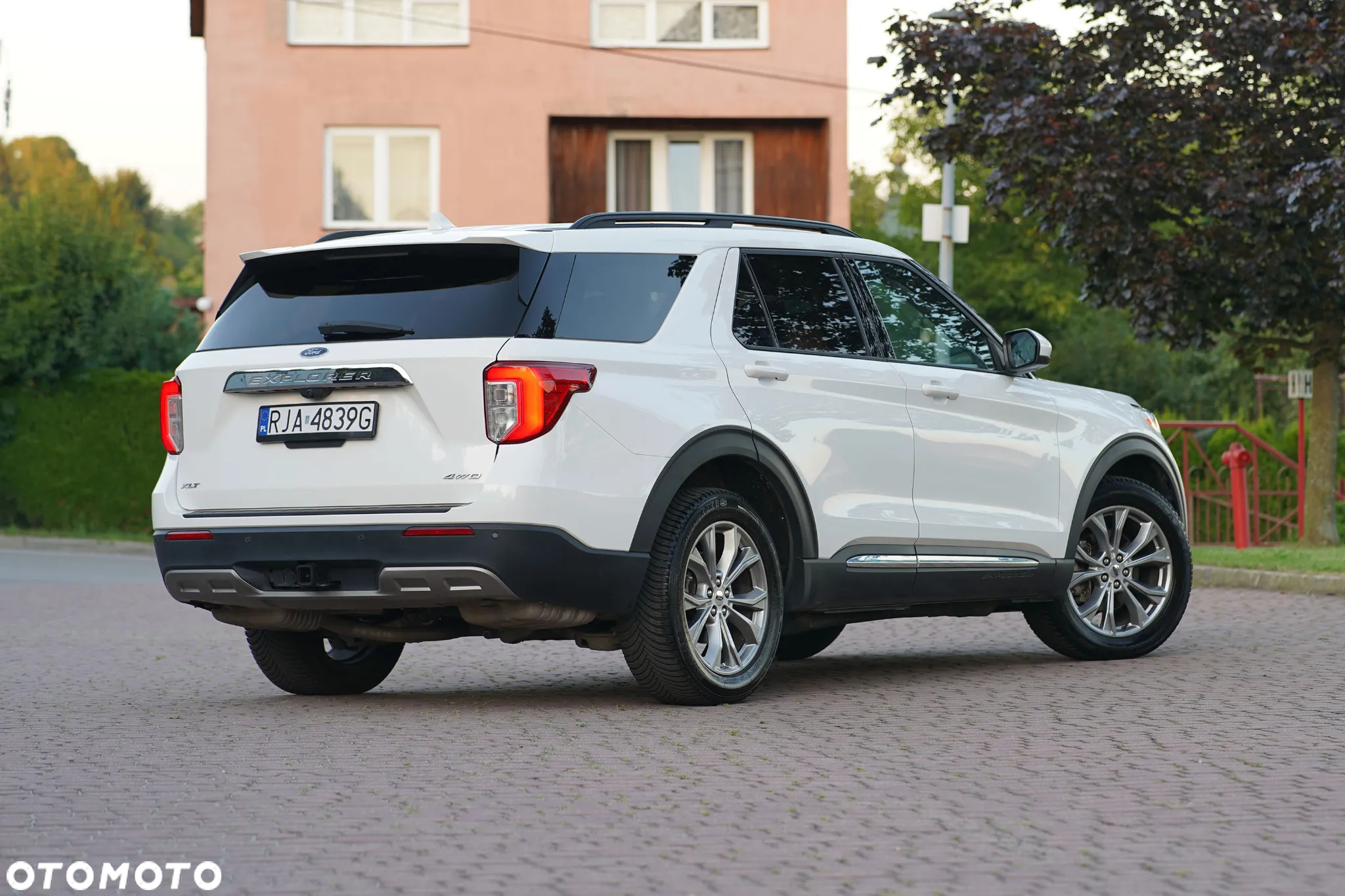 Ford Explorer - 2