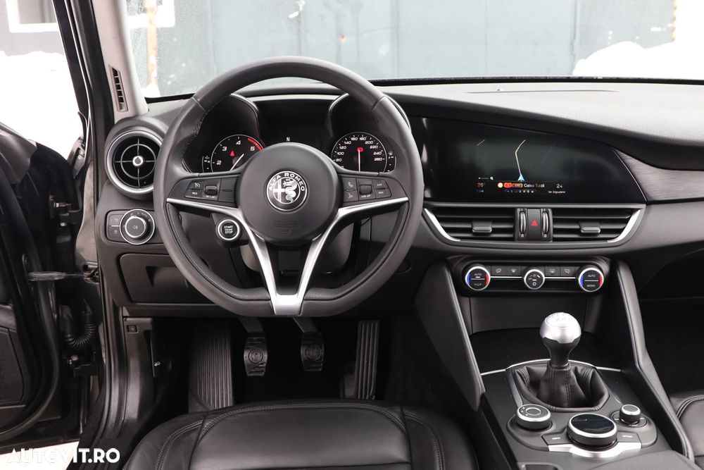 Alfa Romeo Giulia 2.2 - 5