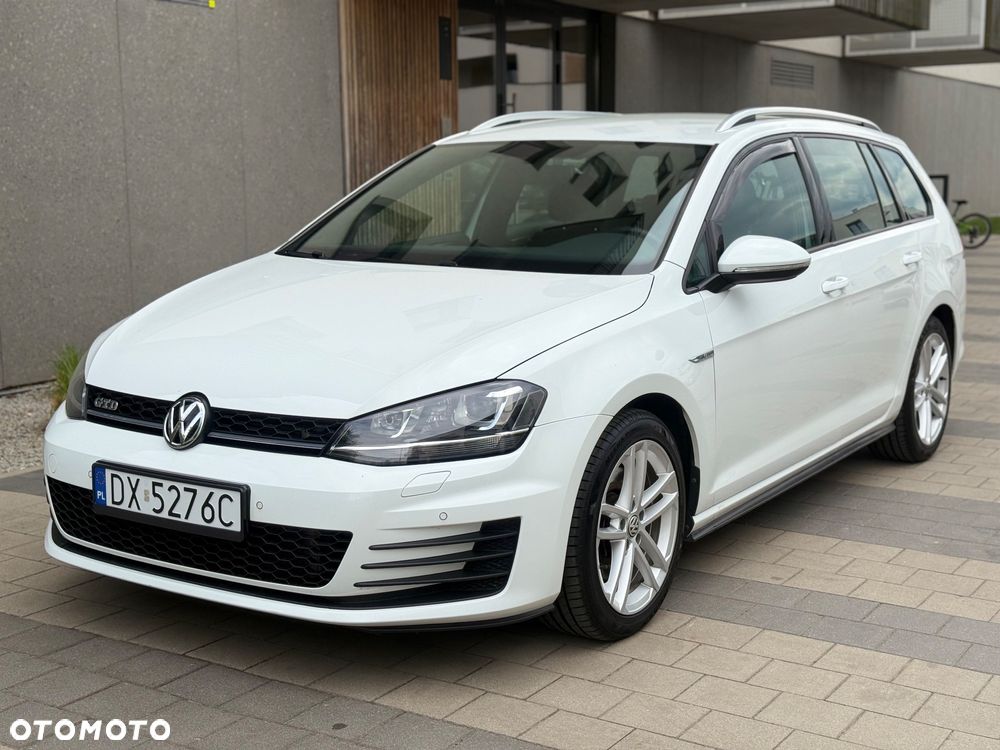 Volkswagen Golf - 6