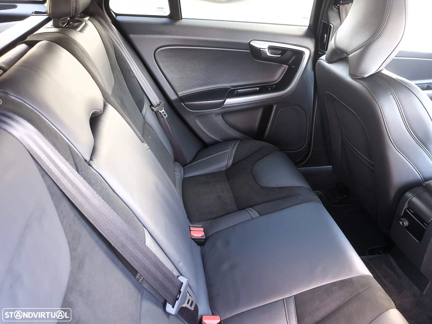 Volvo V60 1.6 D2 R-Design Momentum - 33
