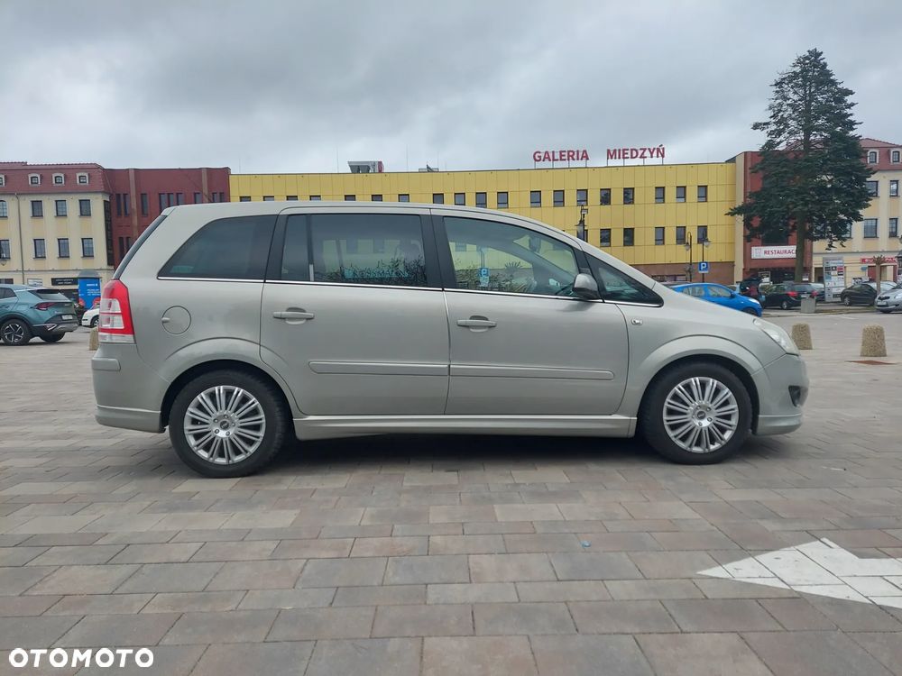 Opel Zafira 1.9 CDTI Cosmo - 4