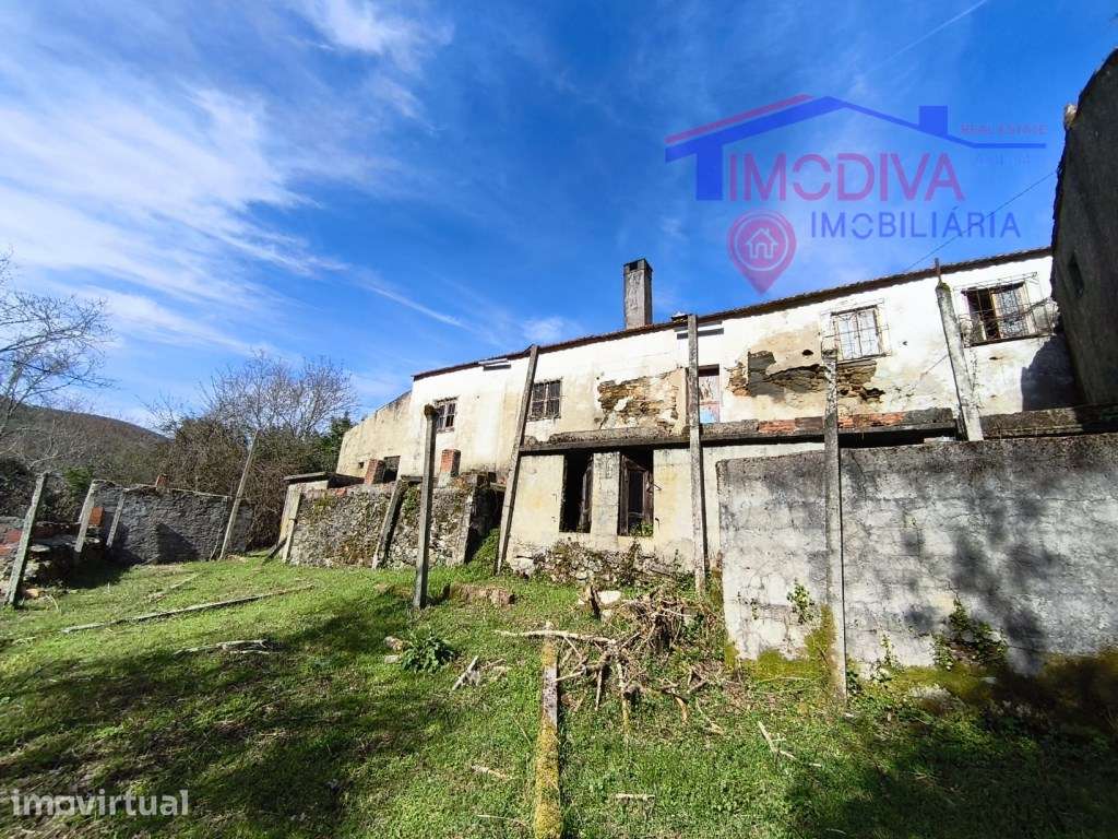 Casa de campo T5 com quintal e terreno junto a ribeira, freguesia d... - Grande imagem: 4/42