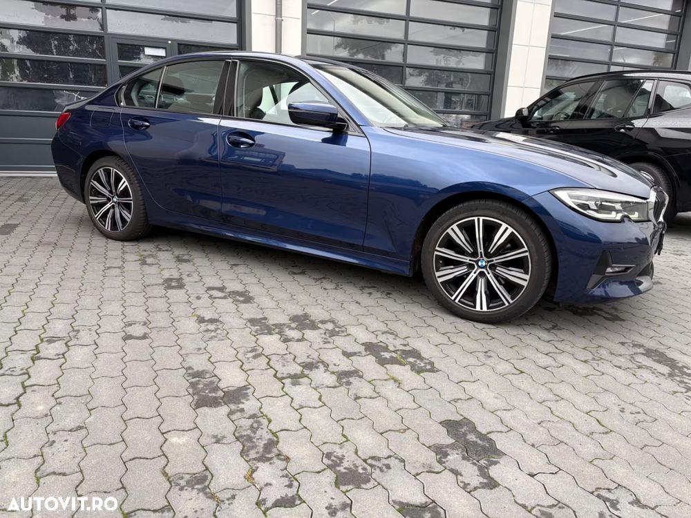 BMW Seria 3 320i Aut. Sport Line - 2