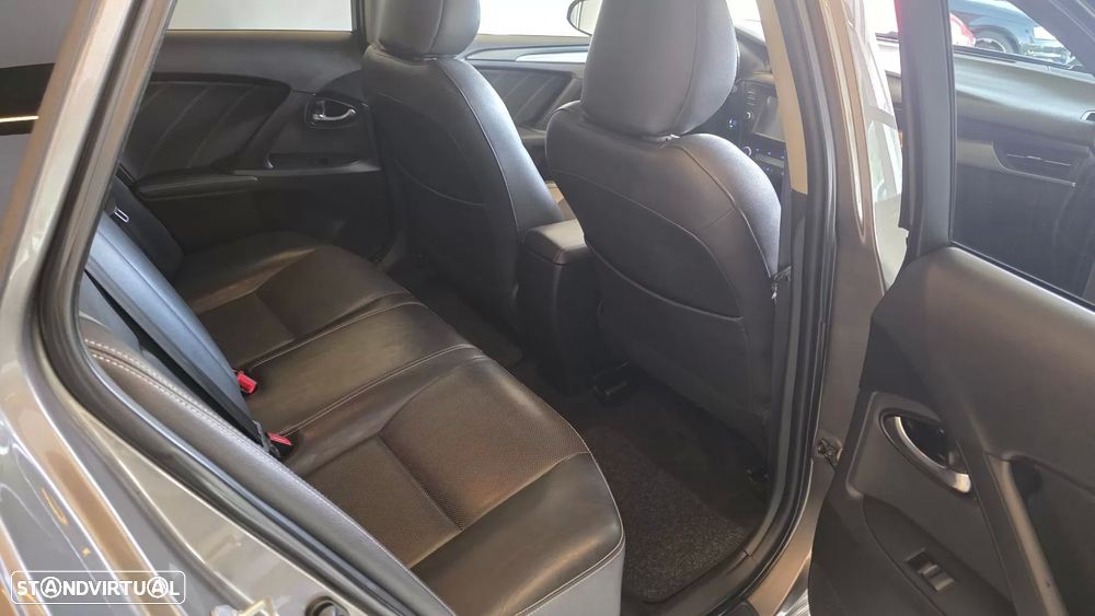 Toyota Avensis Touring Sports 2.0 D-4D Exclusive+GPS - 47