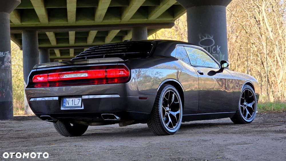 Dodge Challenger - 14