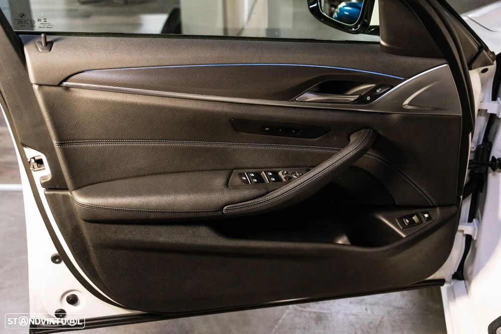 BMW 530 e Pack Desportivo M - 41