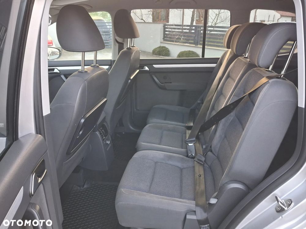 Volkswagen Touran 1.2 TSI STYLE - 9