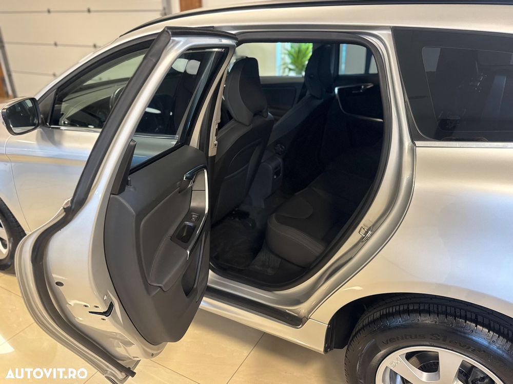 Volvo XC 60 D4 AWD Geartronic Momentum - 9