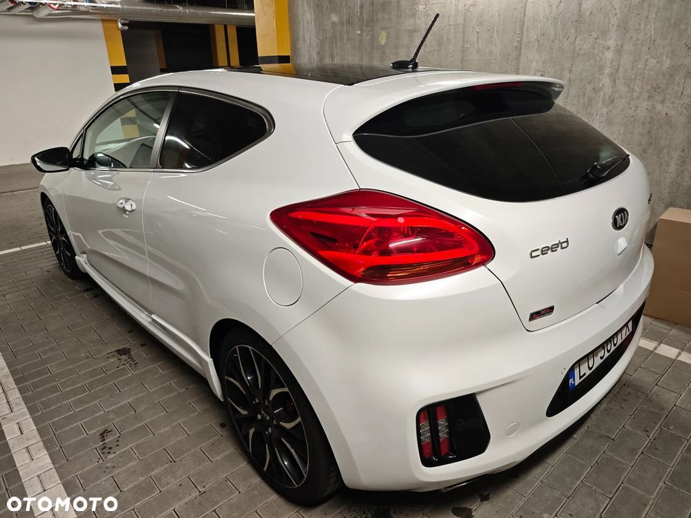 Kia Ceed - 4