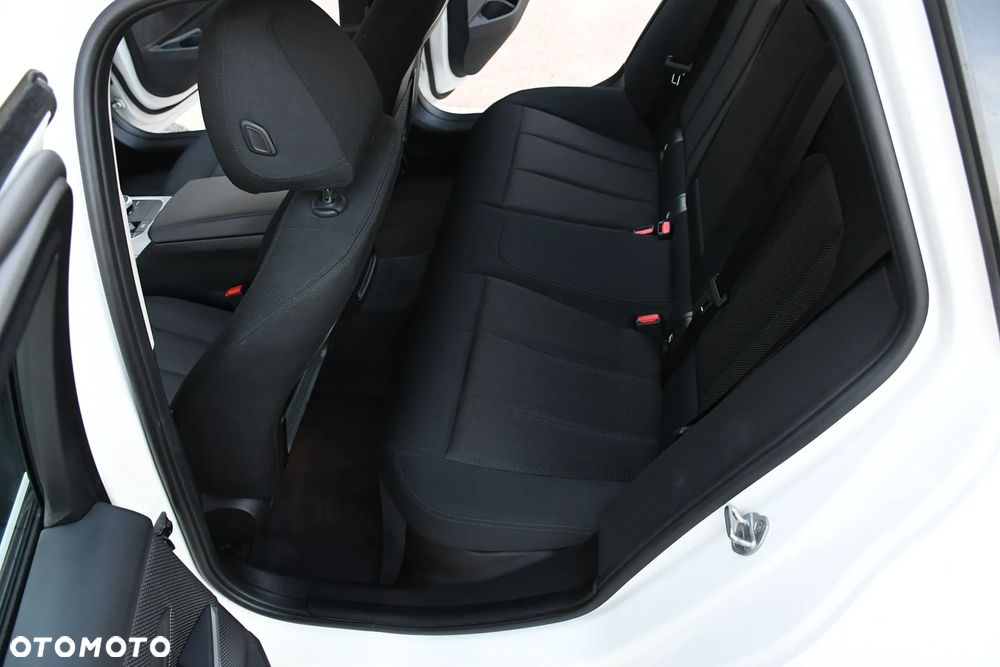 BMW Seria 3 318d mHEV - 21