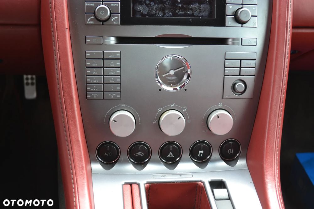 Aston Martin DB9 Touchtronic - 15