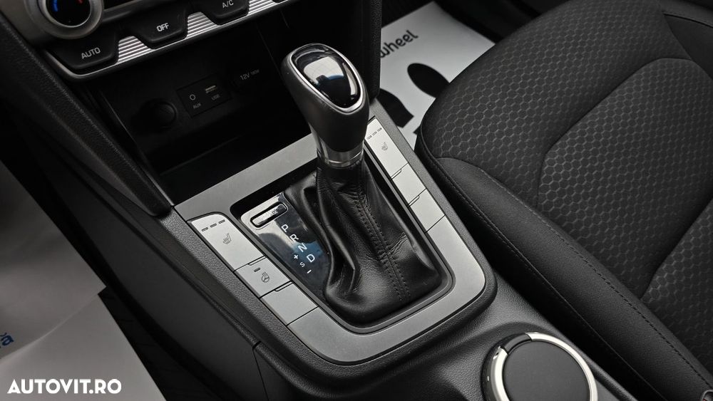 Hyundai Elantra - 17