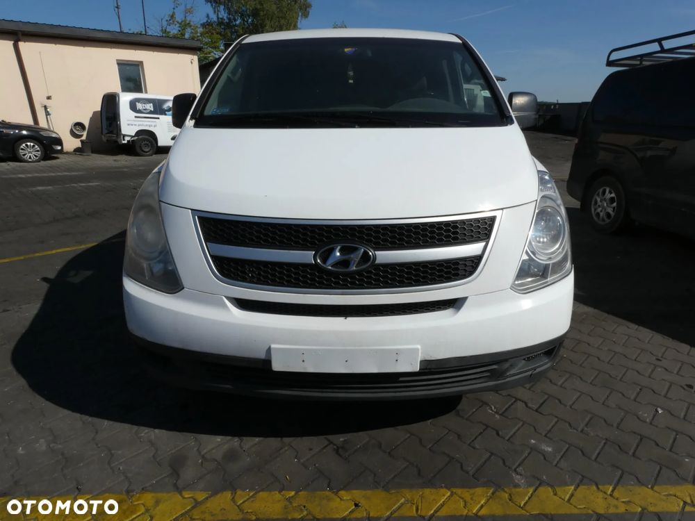 HYUNDAI H1 II  *SAMOCHÓD NA CZĘŚCI*EC (CRYSTAL WHITE) / SKRZYNIA, MASKA, LAMPA, DRZWI,ABS,PRZEKŁADNIA, KLAPA, BELKA, DESKA, FOTELE, KANAPA, ĆWIARTKA KIEROWNICA, TARCZE,ZAWIESZENIE, KOMPLETNY TYŁ, LICZNIK, ZEGARY, PRAWE LEWE PRZÓD TYŁ - 2