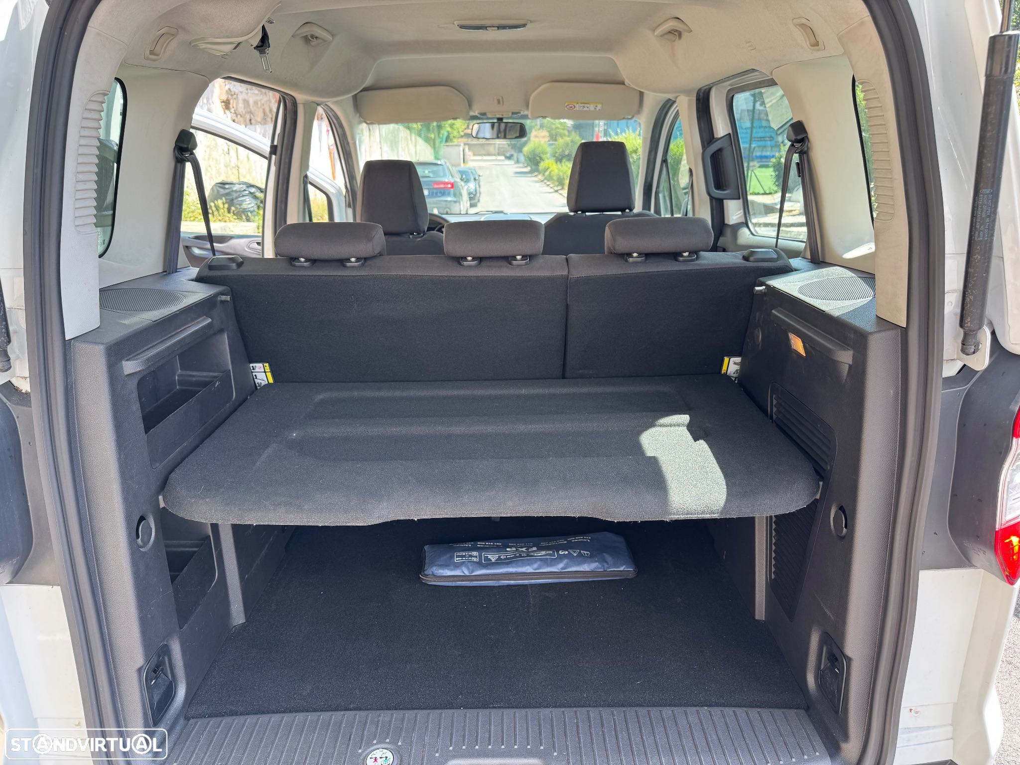 Ford Tourneo Courier 1.5 TDCi Ambiente - 27