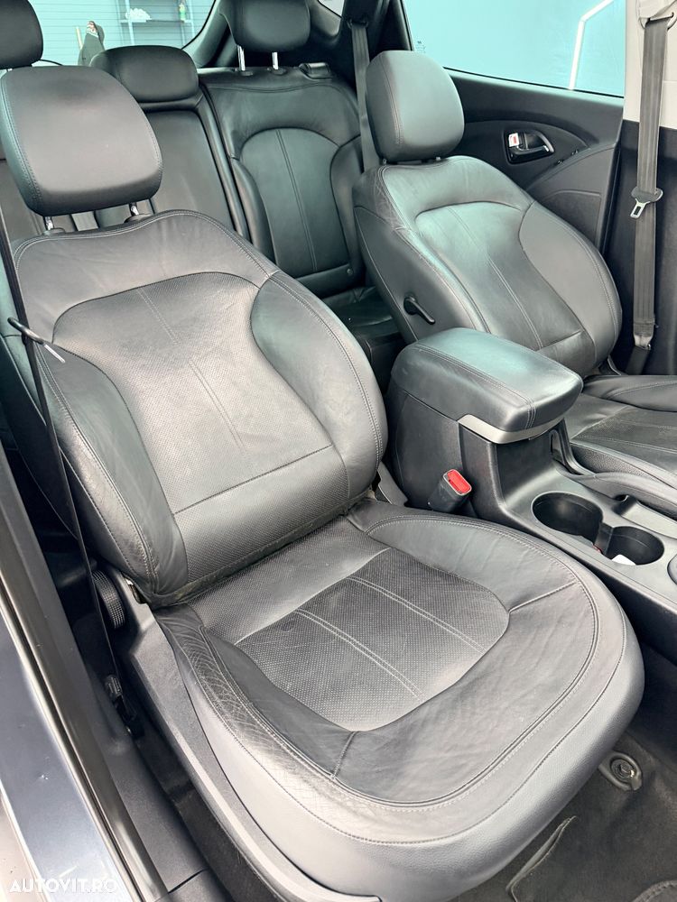 Hyundai ix35 2.0 CRDI 4WD Fifa World Cup Gold Edition - 22