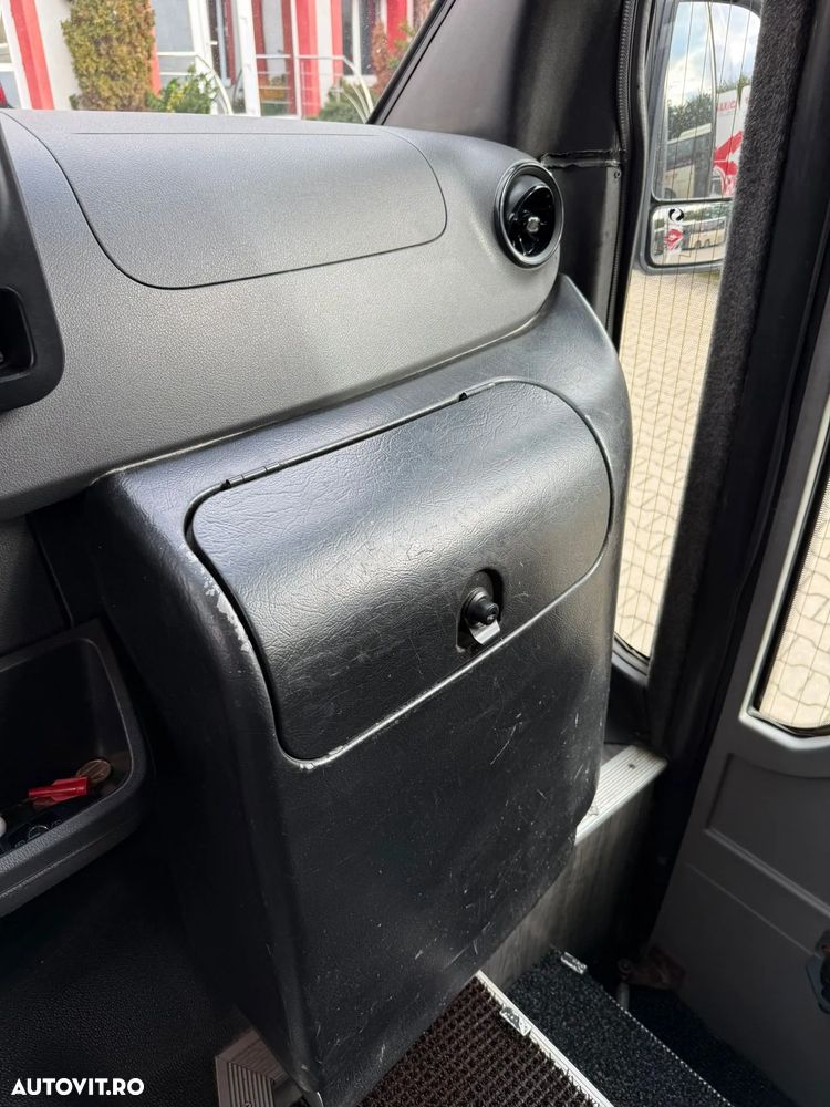 Mercedes-Benz Sprinter - 11