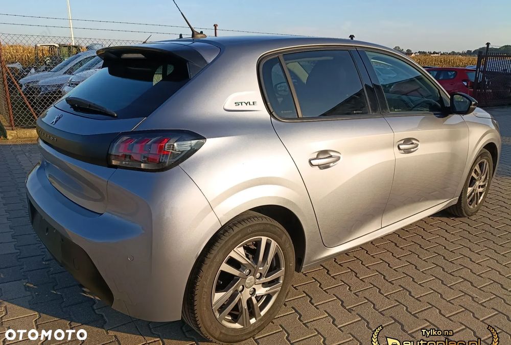 Peugeot 208 - 3