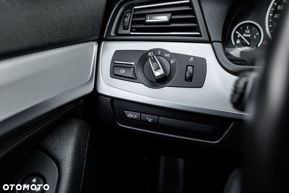 BMW Seria 5 M550d xDrive Touring Sport-Aut - 35