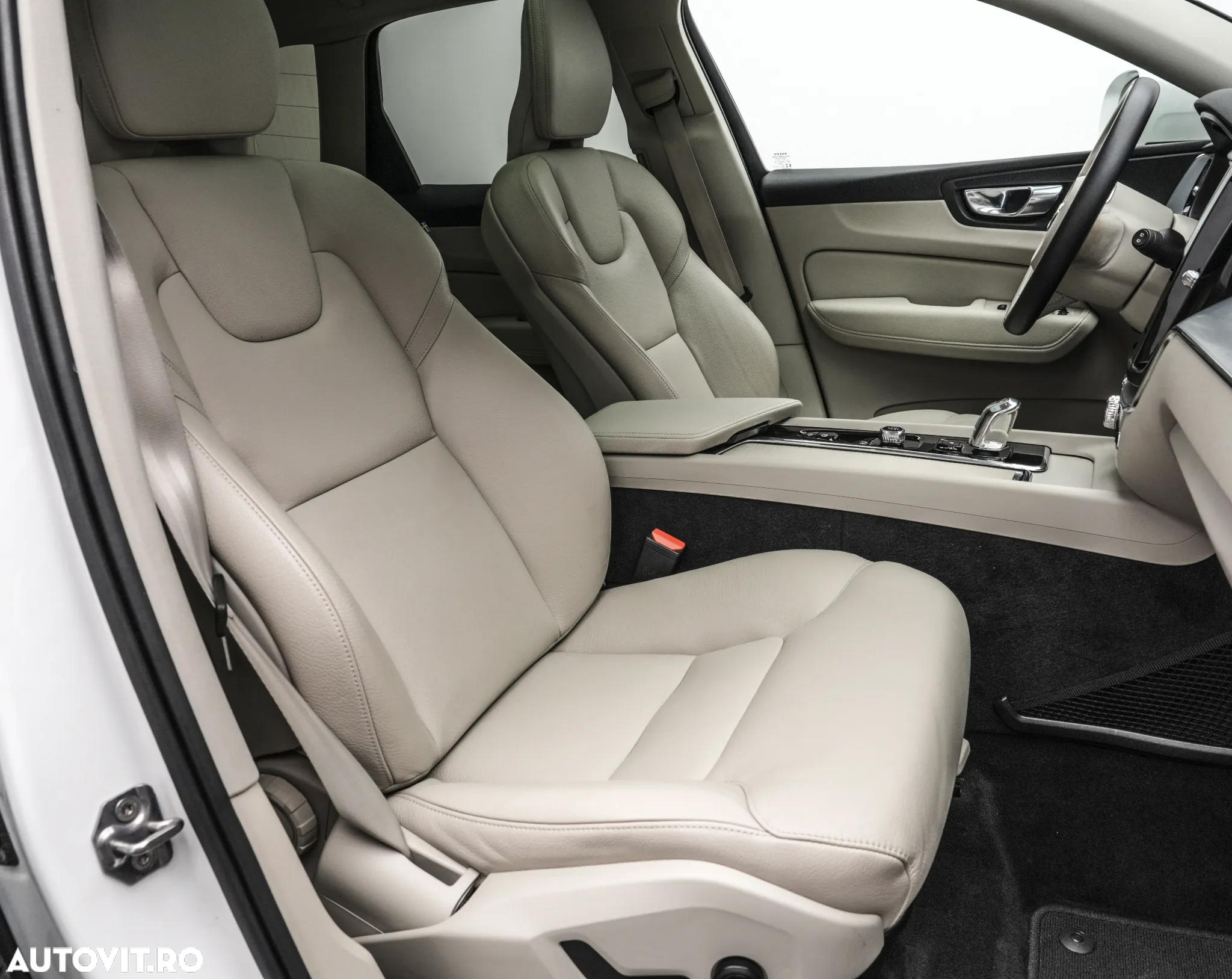 Volvo XC 60 T8 Twin Engine AWD Momentum Pro - 15