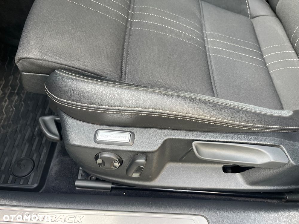 Volkswagen Passat 2.0 TDI SCR DSG Business - 25