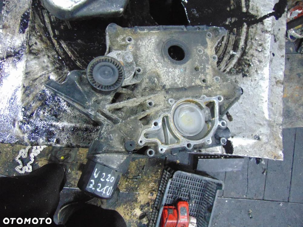 Obudowa rozrządu mercedes w220 3,2 CDI - 2