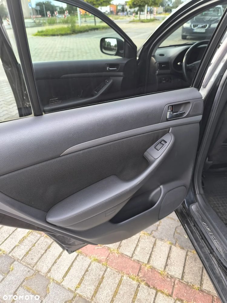 Toyota Avensis 2.0 D-4D - 21