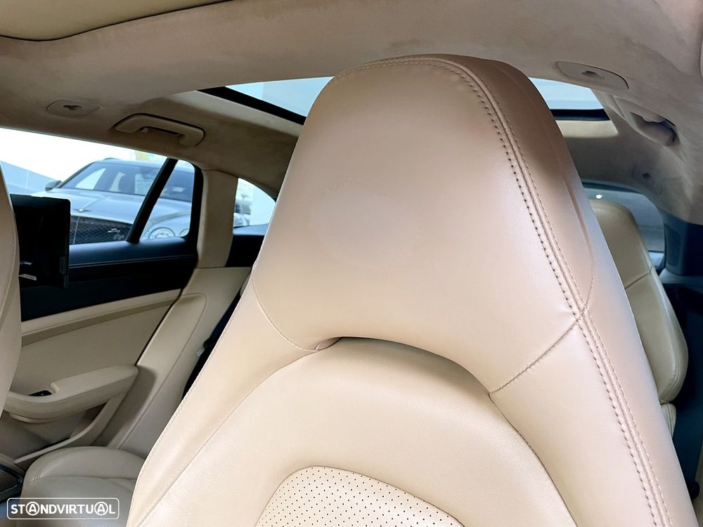 Porsche Panamera Sport Turismo 4 E-Hybrid Edition 10 Anos - 27