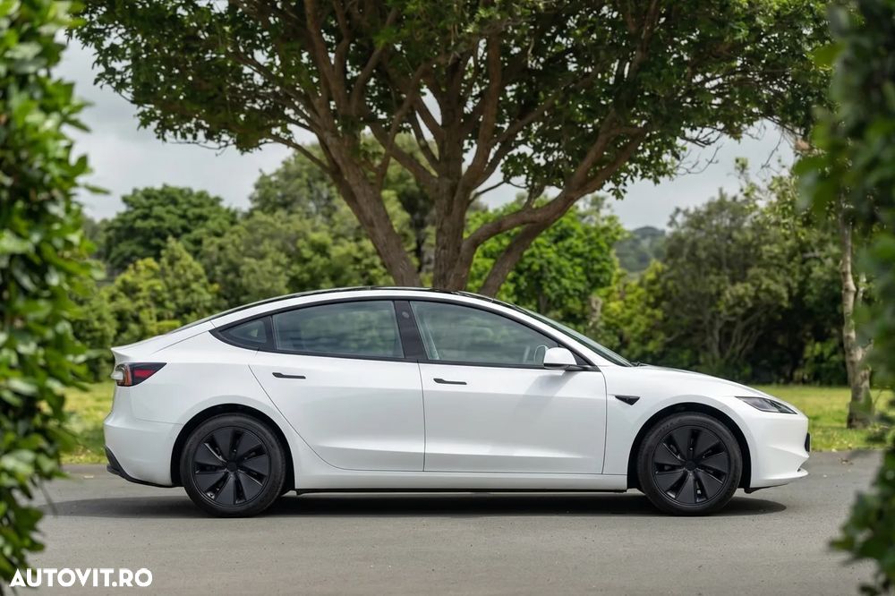 Tesla Model 3 Long Range - 3