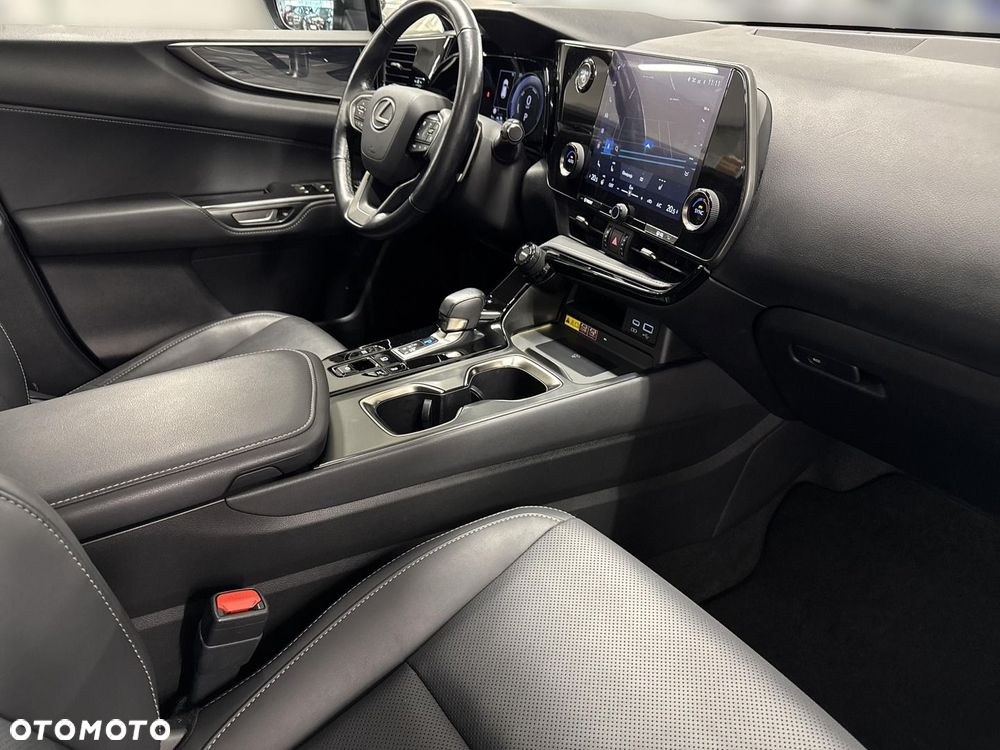 Lexus NX 350h Business AWD - 23