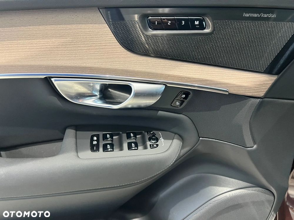 Volvo XC 90 - 22
