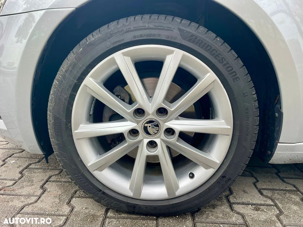 Skoda Octavia 2.0 TDI DSG Premium Edition - 9