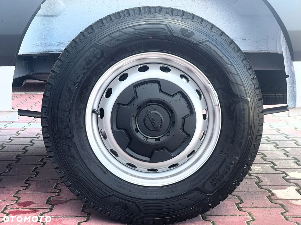 Nissan Interstar - 23