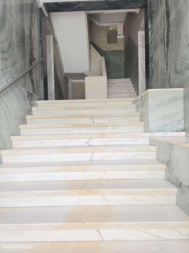 Apartamento T2 para Recuperar em Odivelas, Lisboa - Grande imagem: 5/20
