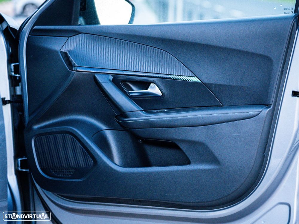 Peugeot 2008 1.2 PureTech Allure - 44