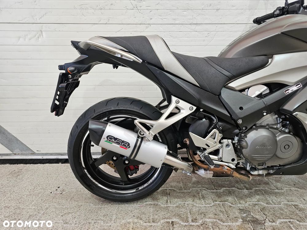 Honda VFR - 19