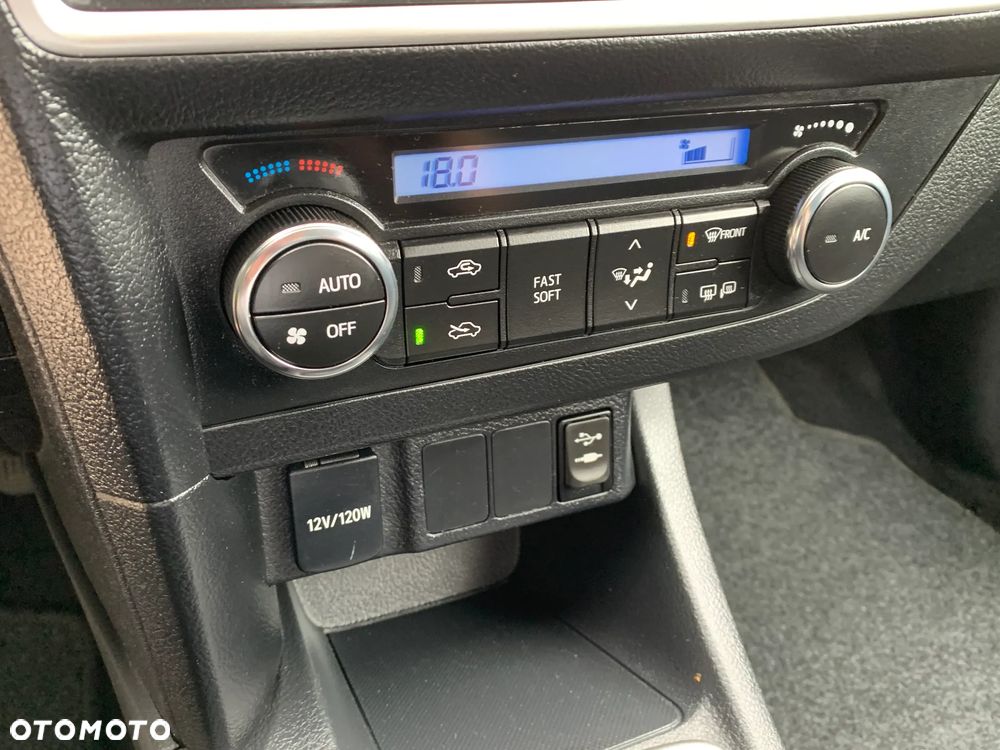 Toyota Auris 1.6 Prestige - 26