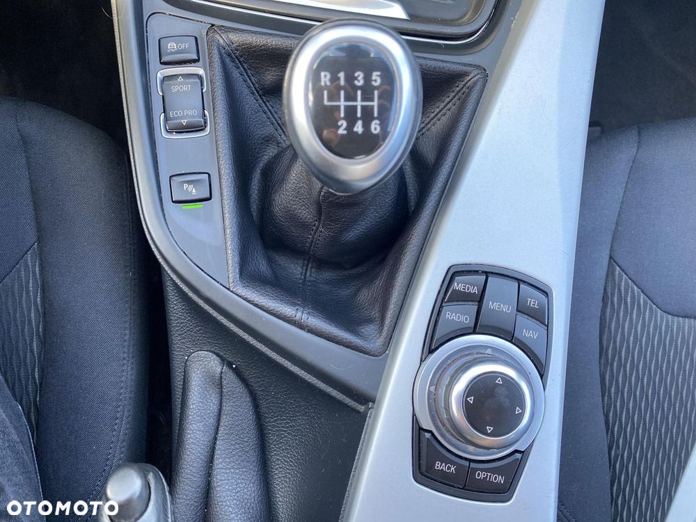 BMW Seria 3 318d EU6 - 23