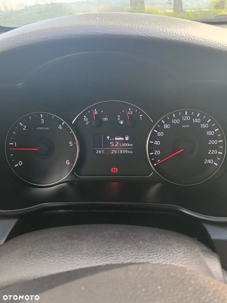 Kia Carens - 10