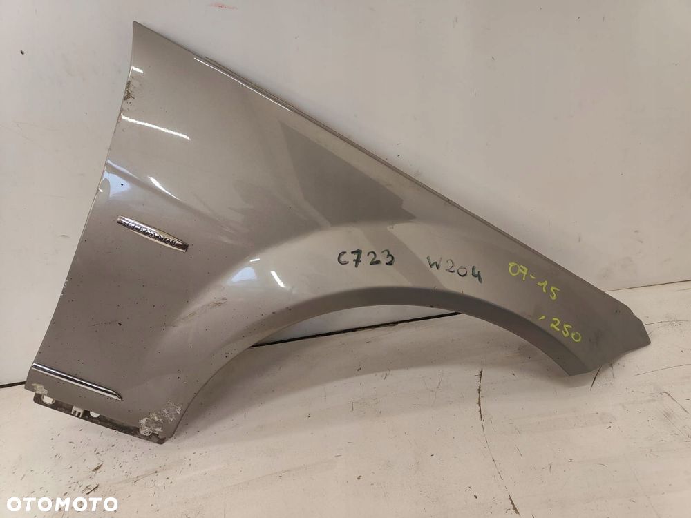 mercedes w204 07-15 bŁotnik prawy przÓd przedni lak:c723 - 1