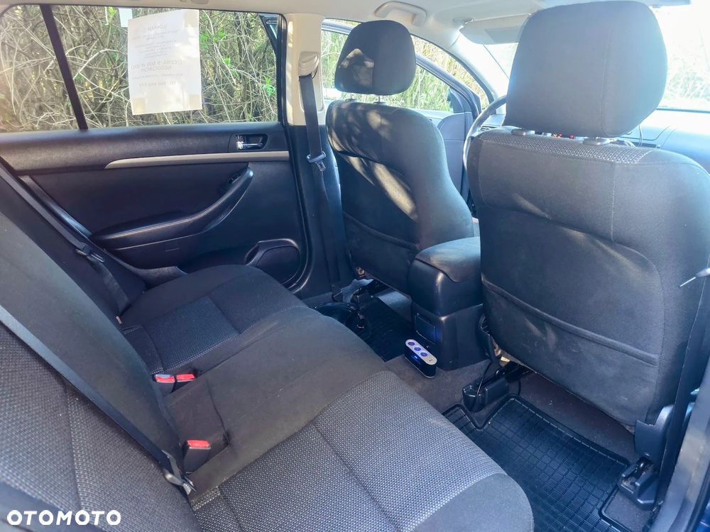 Toyota Avensis 2.2 D-4D Sol Plus - 9