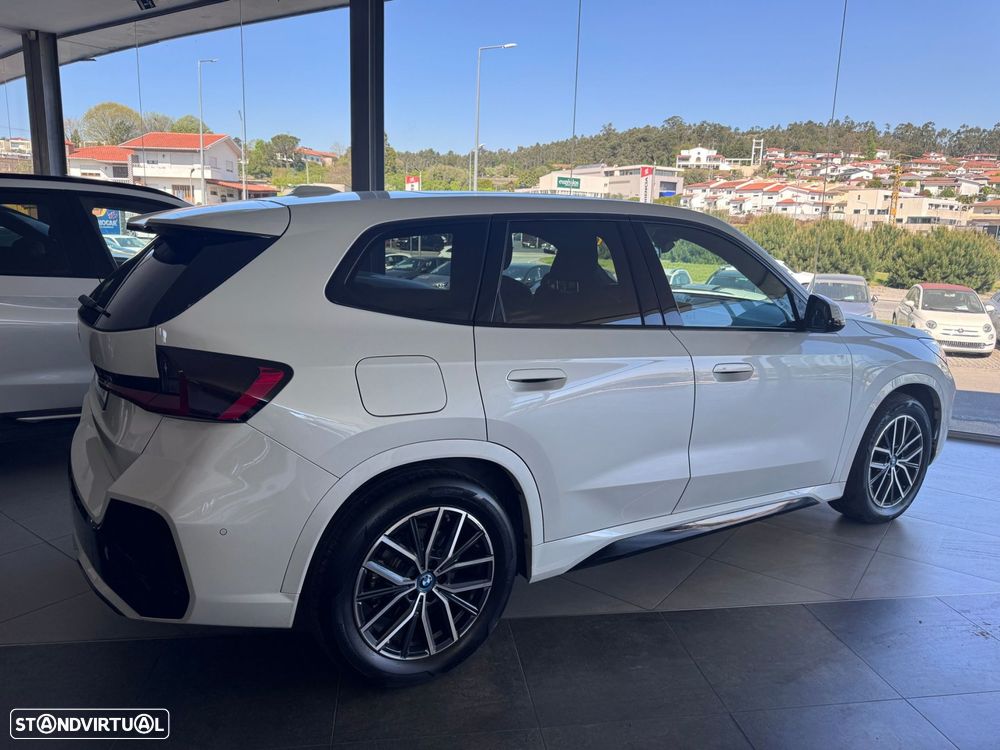 BMW iX1 xDrive30 M Sport Pack - 4