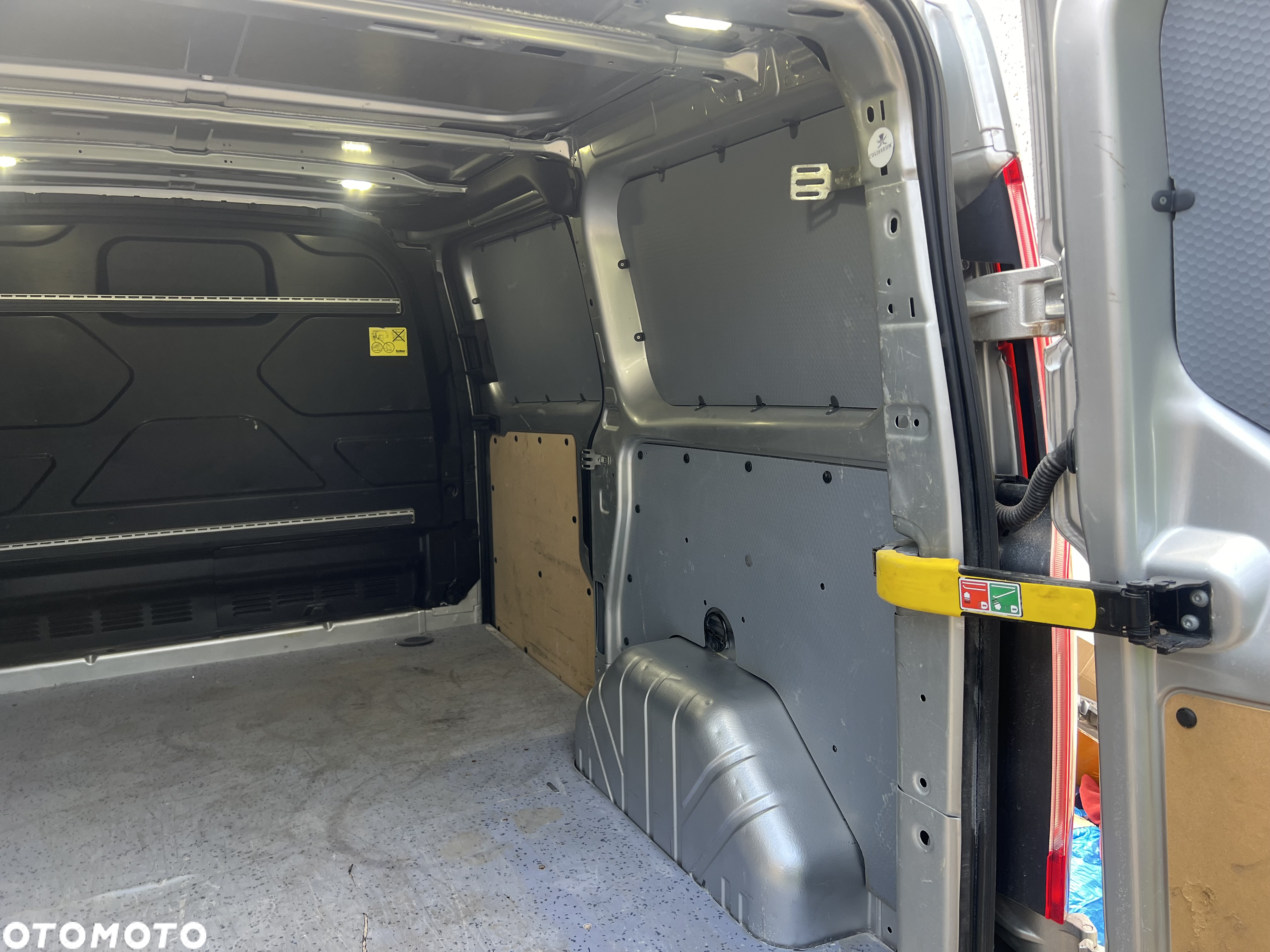 Ford Custom Transit - 23