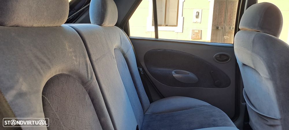 Ford Fiesta 1.25 Ghia - 11